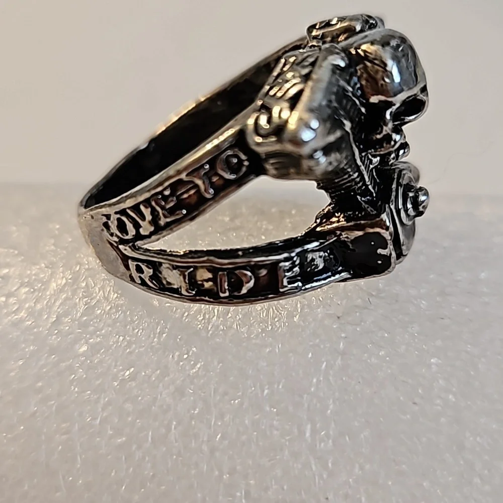 KNUCKLEHEAD & SKULL Stainless Steel Size 11 Silvertone Ring 